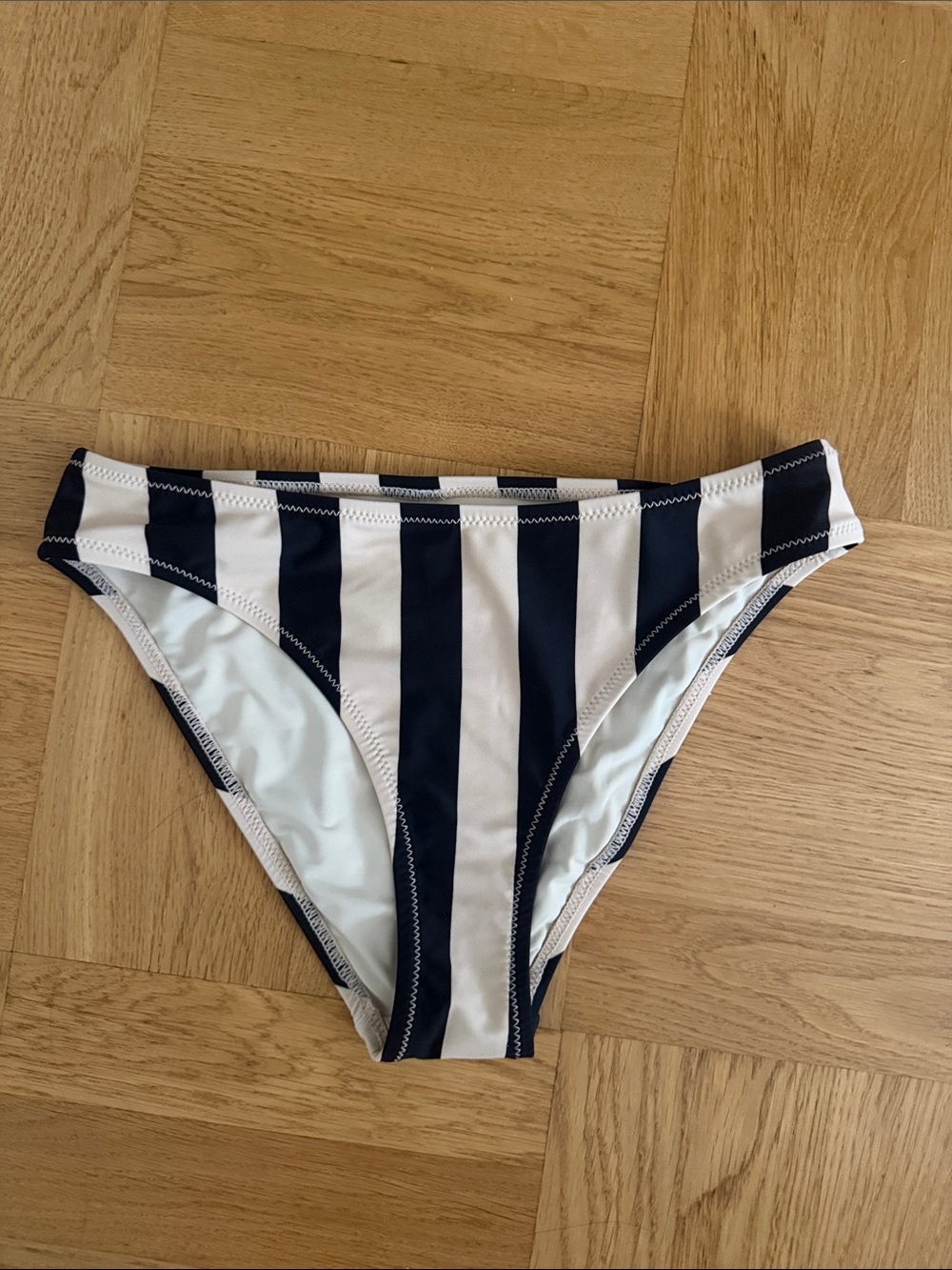 SOLID & STRIPED Eva Bikini Bottom Noir / Khaki Stripe